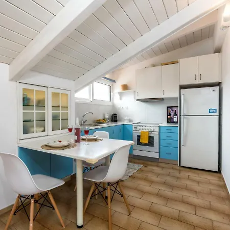 Nikos Attic With Large Terrace Apartment